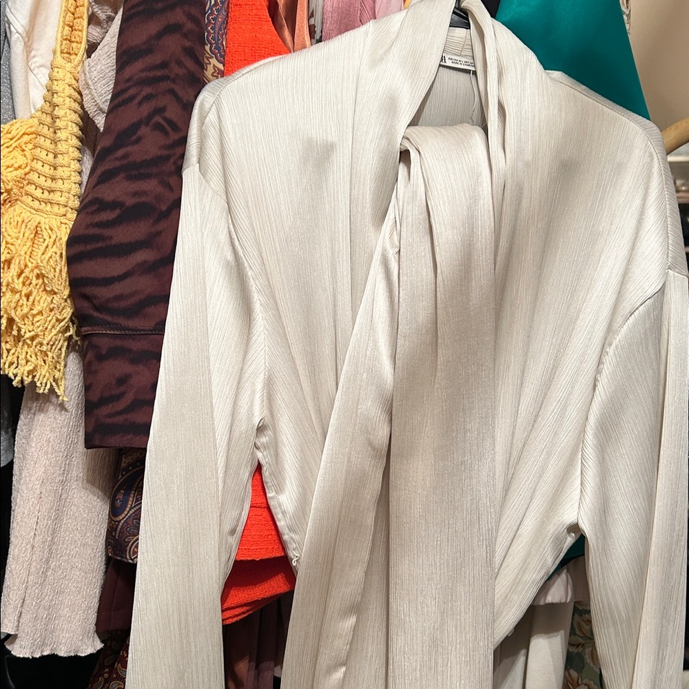 M-L Zara Cream Satin Wrap Set
